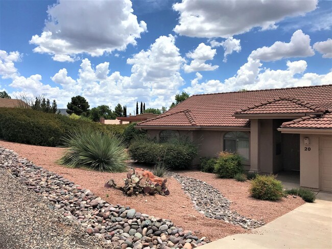 Building Photo - HOUSE - VILLAGE OF OAK CREEK