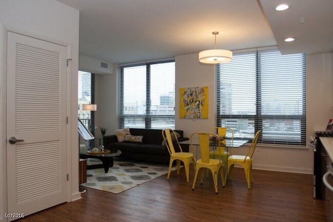 Foto del edificio - 700 N Wells St
