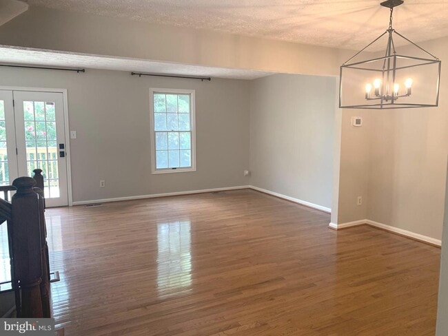 Building Photo - 2113 Commodore Ct