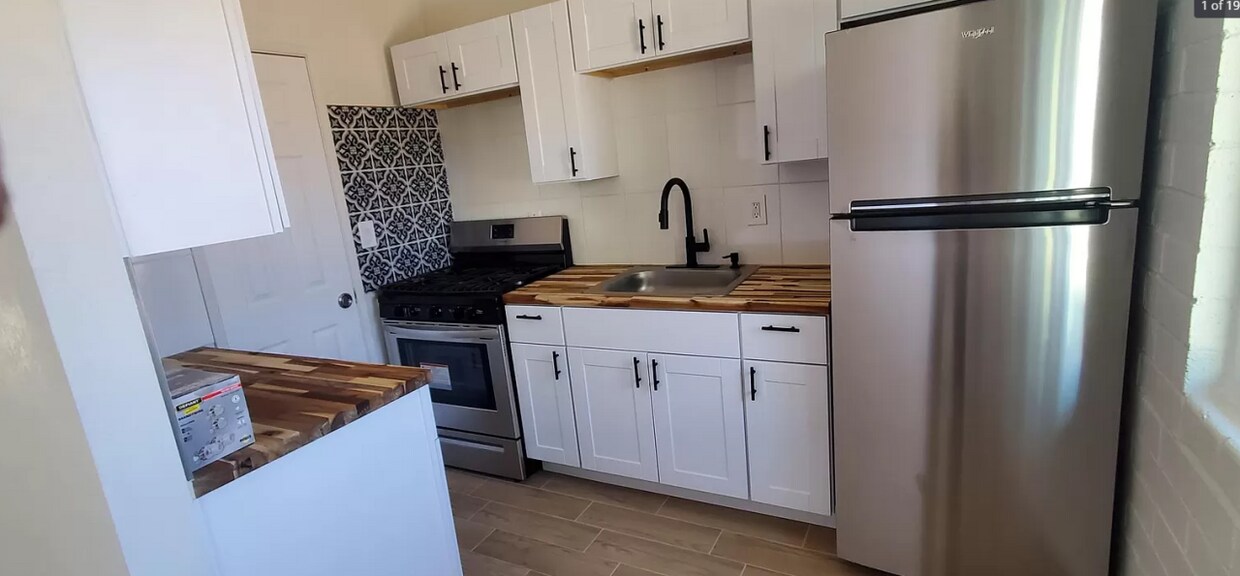 Foto principal - 2242 N Catalina Ave