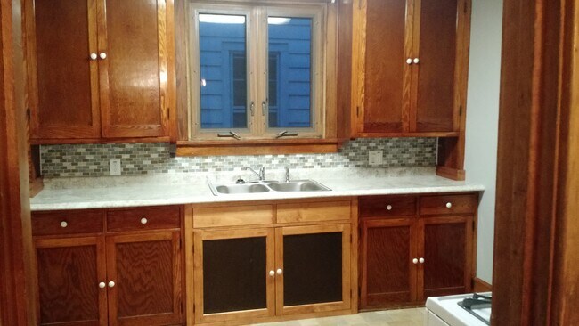 Kitchen - 637 S 7th Ave