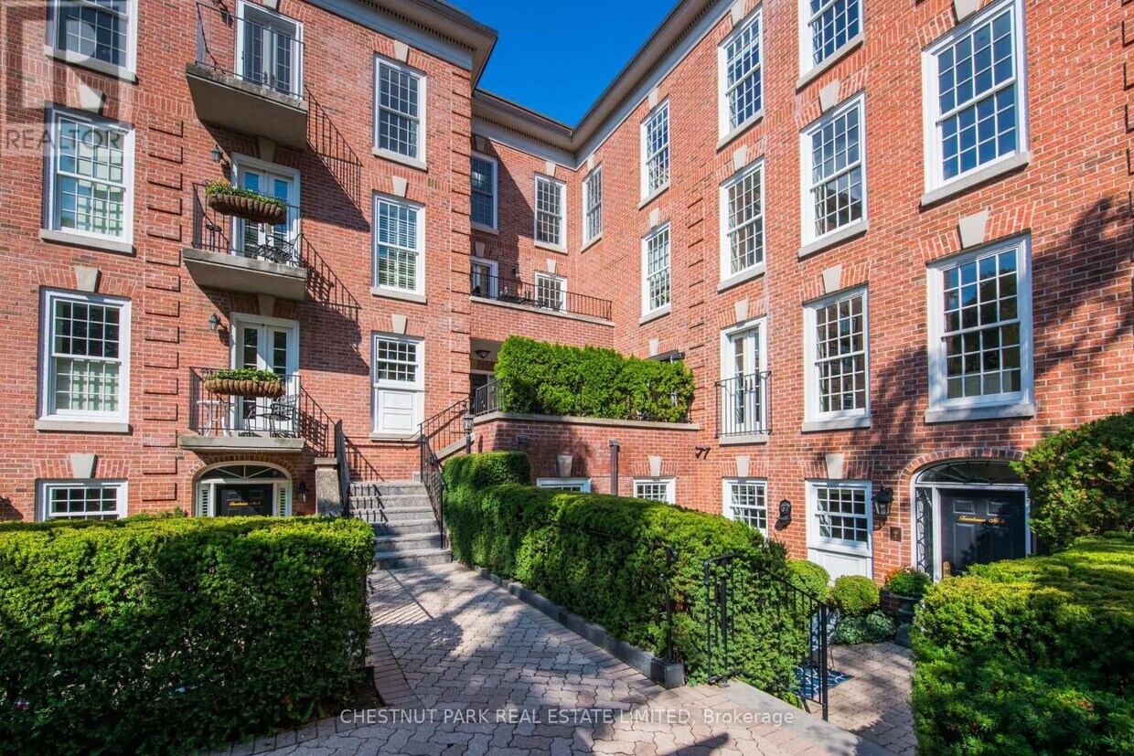 Photo principale - 94-94 Crescent Rd