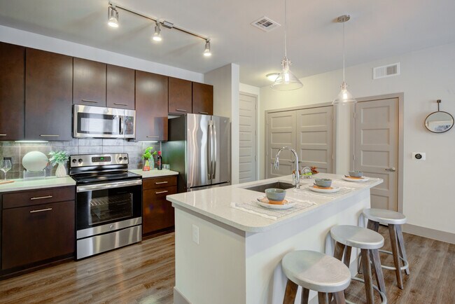 Foto del edificio - 2910 E 17th St