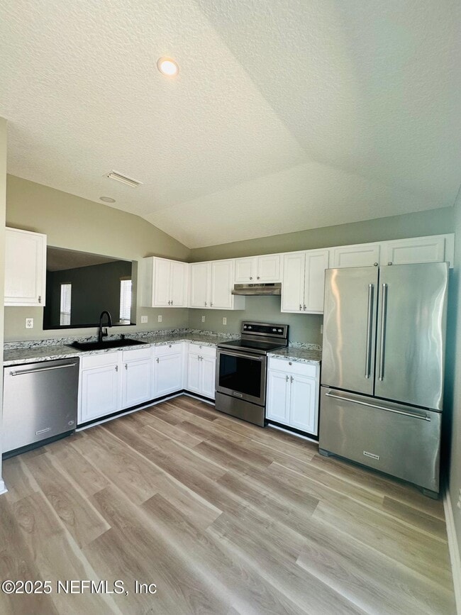 Foto del edificio - 4070 Pebble Brooke Circle South