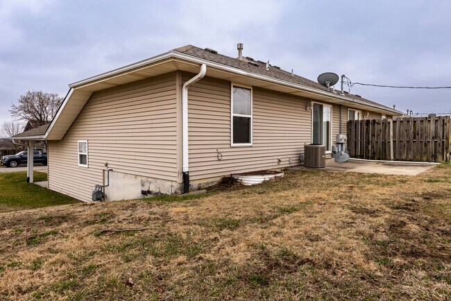 Foto del edificio - 3 bedroom 2.5 bath in Washburn Rural Schoo...