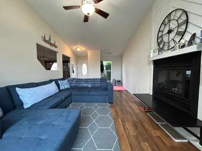Building Photo - Welcome to this beautifully updated 3 bedr...
