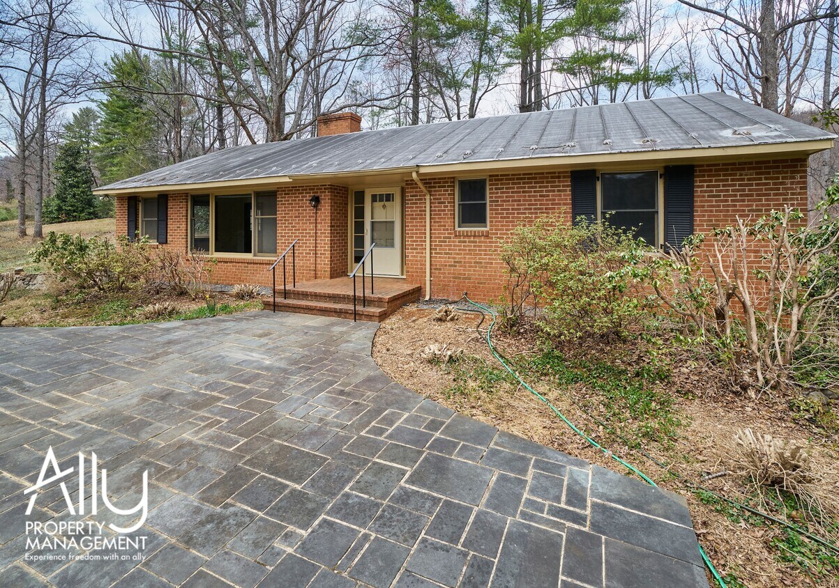 Primary Photo - 3917 Hungrytown Rd
