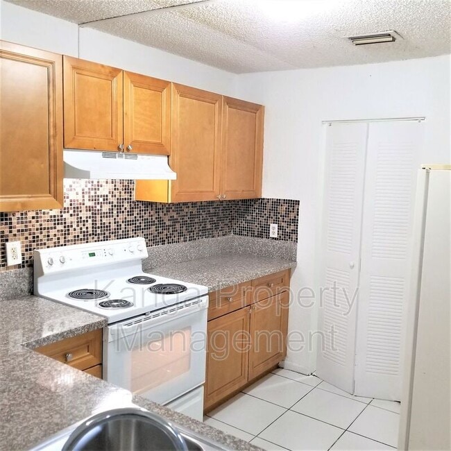 Foto del edificio - 11403 NW 35th St