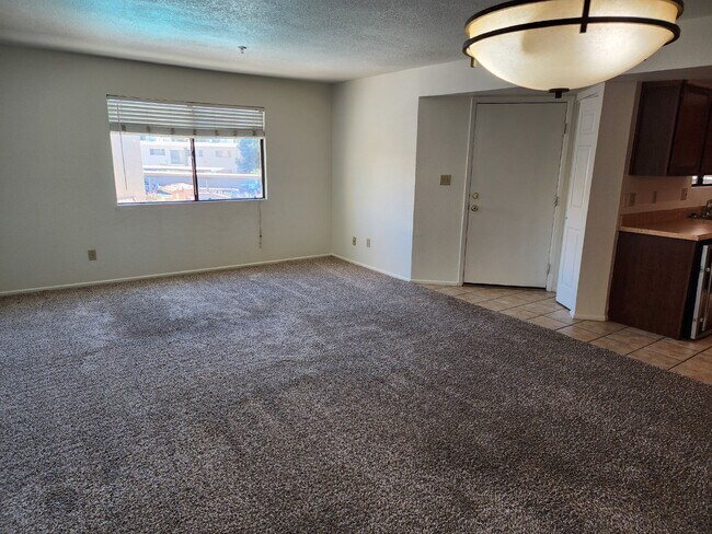 Foto del edificio - Second floor Scottsdale 2/2!