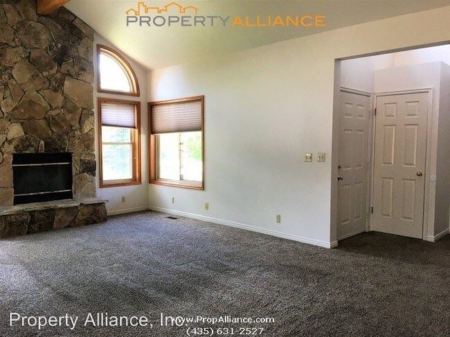 Foto del edificio - 3 br, 3 bath House - 1480 Meadow Loop Road
