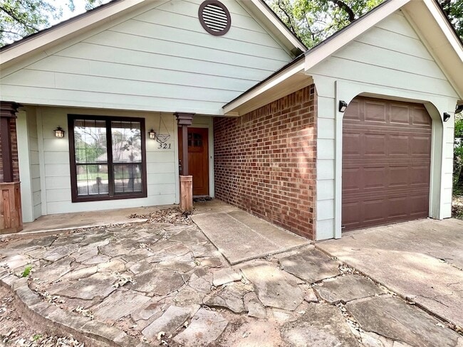 Photo - 321 Joshua St House