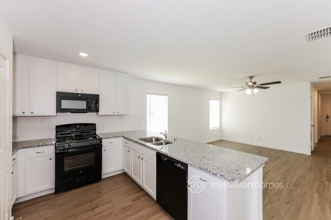 Foto del edificio - 4900 Old Ember Ln