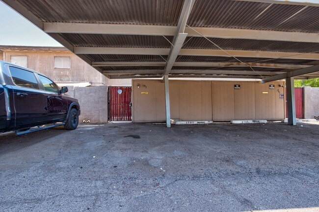Foto del edificio - Great 3 bedroom, 2.5 bathroom Located in G...