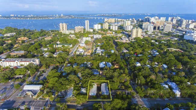 Foto del edificio - 616-626 S Osprey Ave