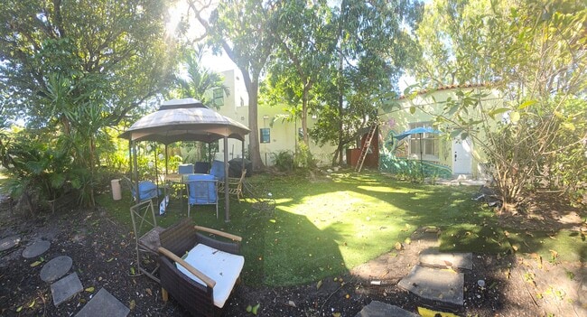 Building Photo - 4514 NE 1st Ave