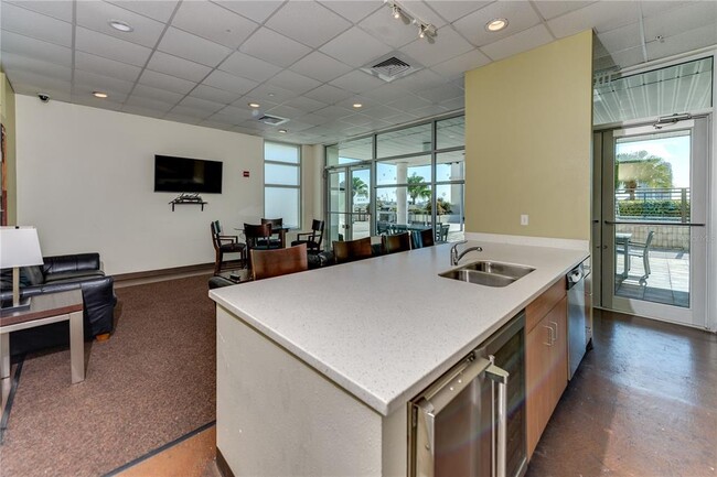 Foto del edificio - 1208 E Kennedy Blvd