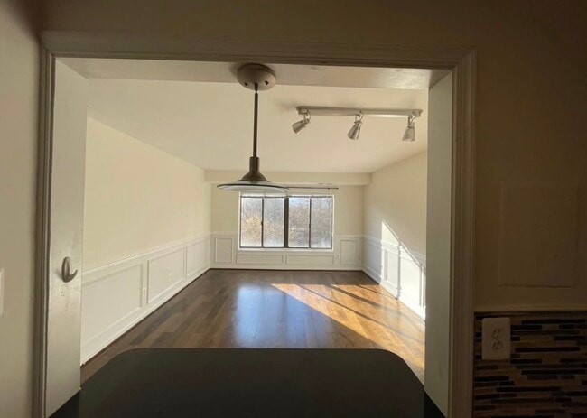 Building Photo - 6001 Arlington Blvd