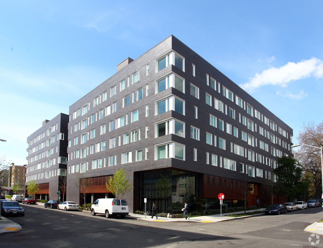 Building Photo - UW - Cedar Apartments