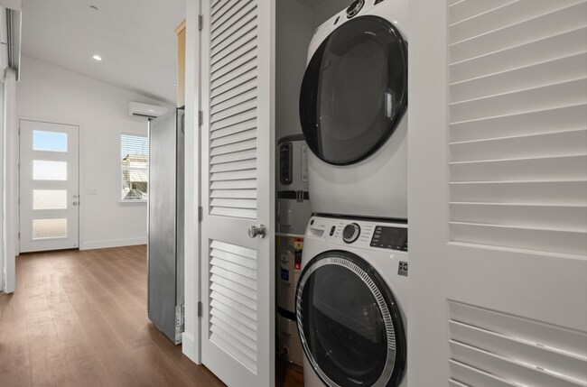 Foto del edificio - 1678 Thea Ave