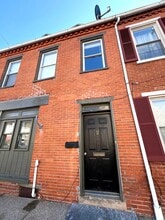Building Photo - 253 N Mulberry St
