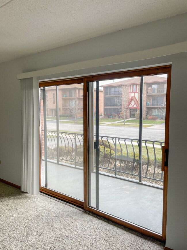 Foto del edificio - 16736 Paxton Ave