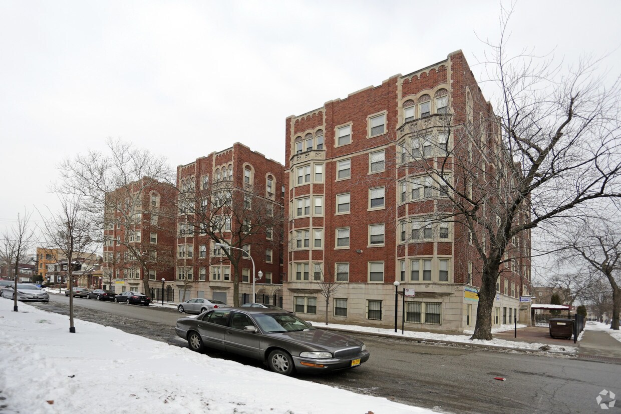 Primary Photo - 7350 S Phillips Ave