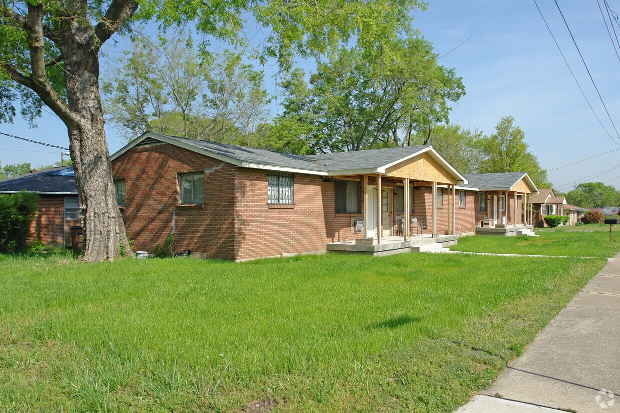 Primary Photo - 1300 Tremont Ave