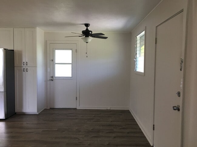 Building Photo - Conveniently Located 2BR/1BA Home - Near Keaau Shopping Center