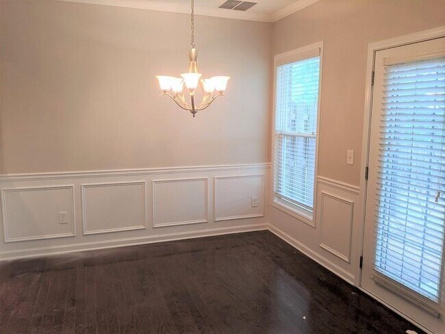 Foto del edificio - 1734 Caswell Pkwy