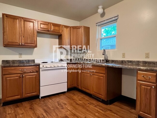 Building Photo - Charming 2-Bedroom Home with Spacious Yard