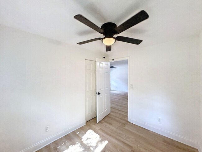 Foto del edificio - 4605 N Hubert Ave