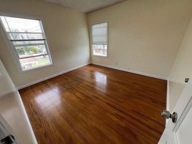 Foto del edificio - 3927 W 105th St