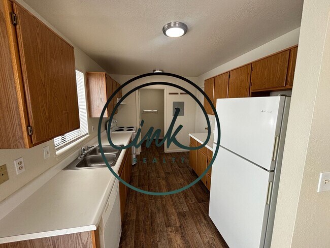 Building Photo - VI1377-1377 Village Way