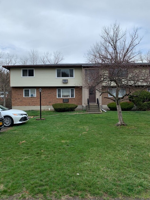 Primary Photo - 2 Bedroom Apartment - Newburgh