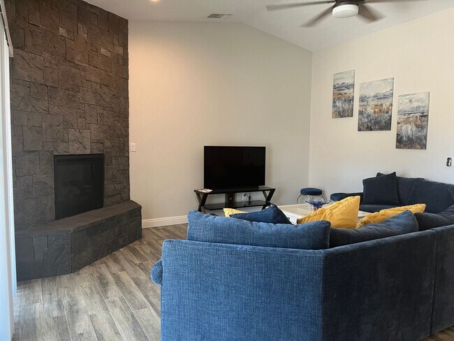 Building Photo - Available Now!! 4 Bedroom 2 Bath home in A...