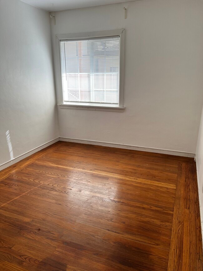Dormitorio - Soleado, con capacidad para una cama king size. - 1329 Rose St