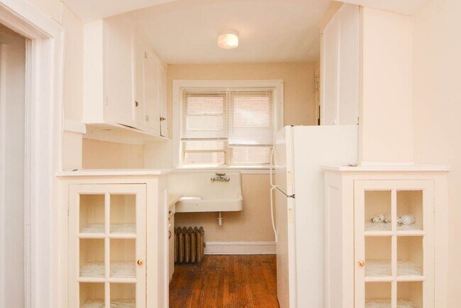 Building Photo - 4224 N Paulina St