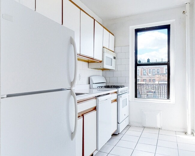 Photo - Edgecombe Avenue Apartment