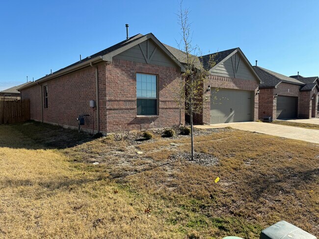 Building Photo - 2100 Penaflor Dr