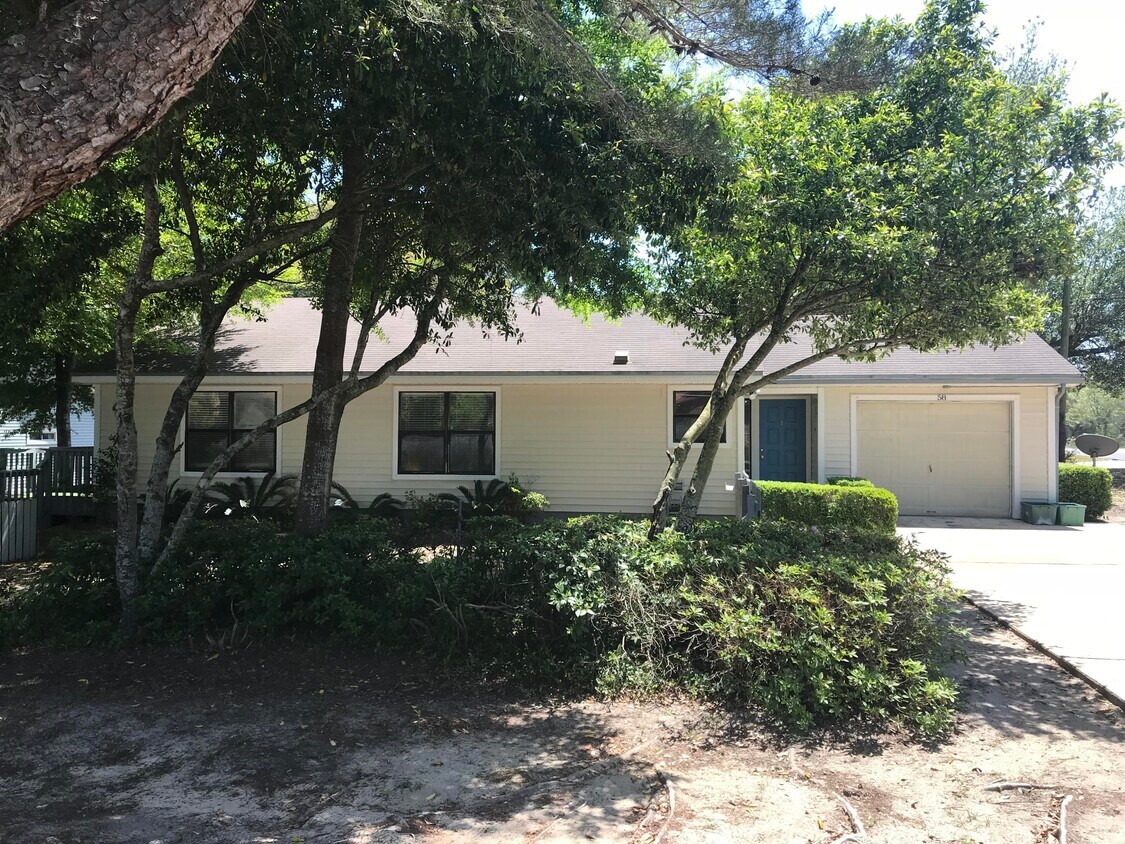 Primary Photo - 58 10th Ave