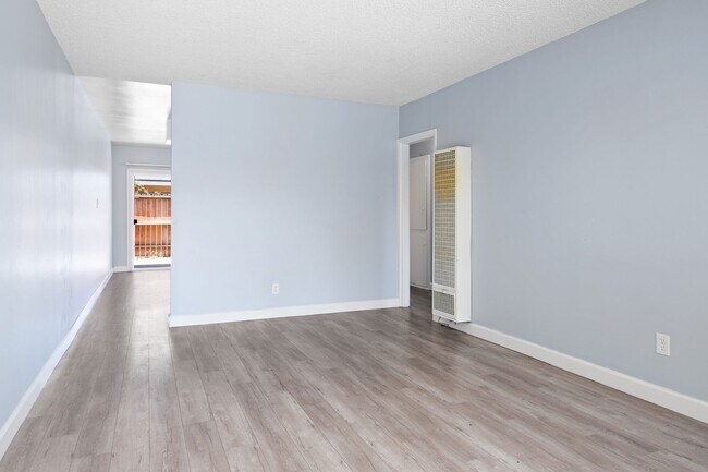 Building Photo - 1550 W Juno Avenue