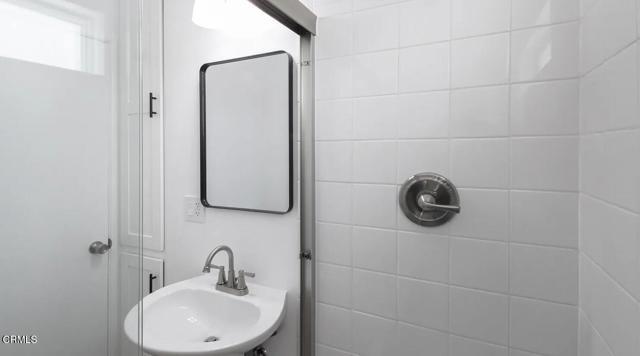 Foto del edificio - 230 N Hollywood Way