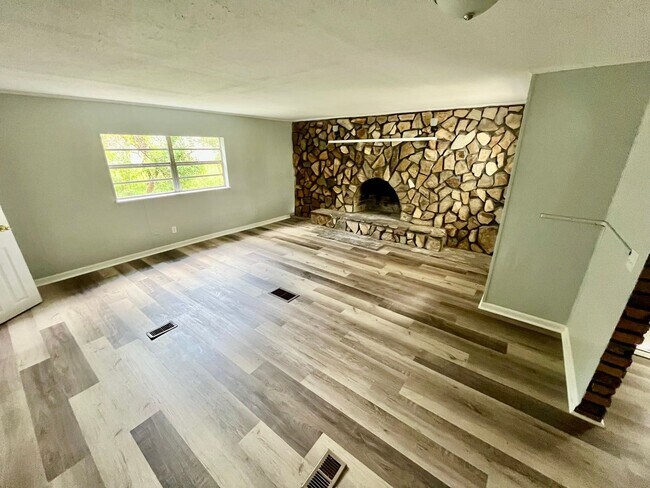 Photo - 3301 Diana Dr Apartment