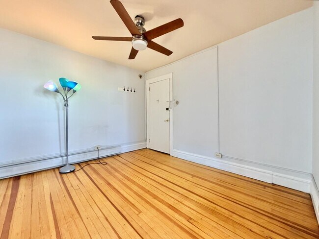 Foto del edificio - 409 Monmouth St