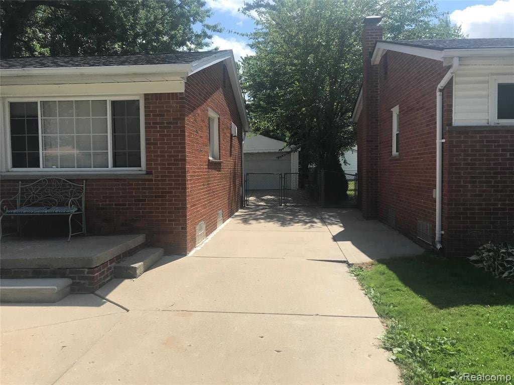 Primary Photo - 1624 Beaupre Ave