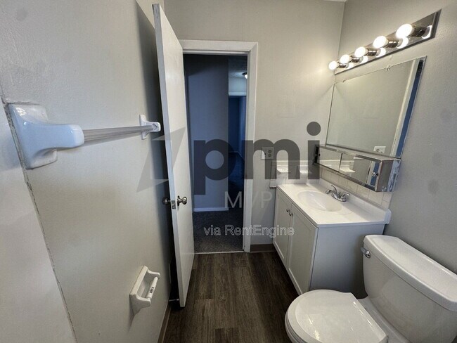 Foto del edificio - 4056 Carlton Ave