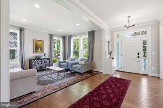Building Photo - 2516 Villanova Dr