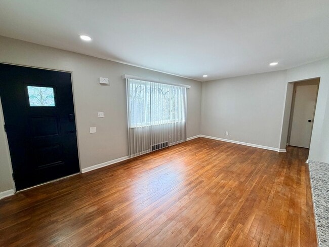 Foto del edificio - 630 Dornbush St