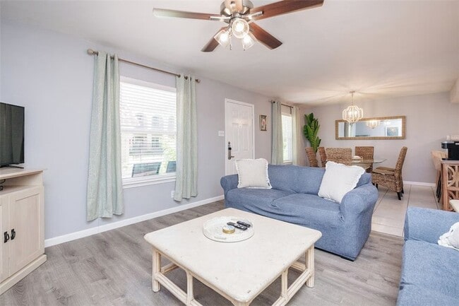 Foto del edificio - 14921 Windward Dr