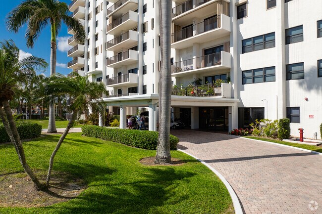 Foto del edificio - Summit Towers